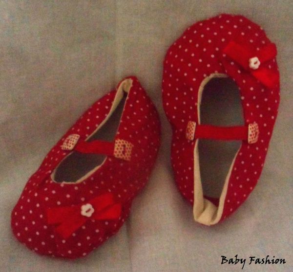 Sapatinho Vermelho de Bolinha Branca